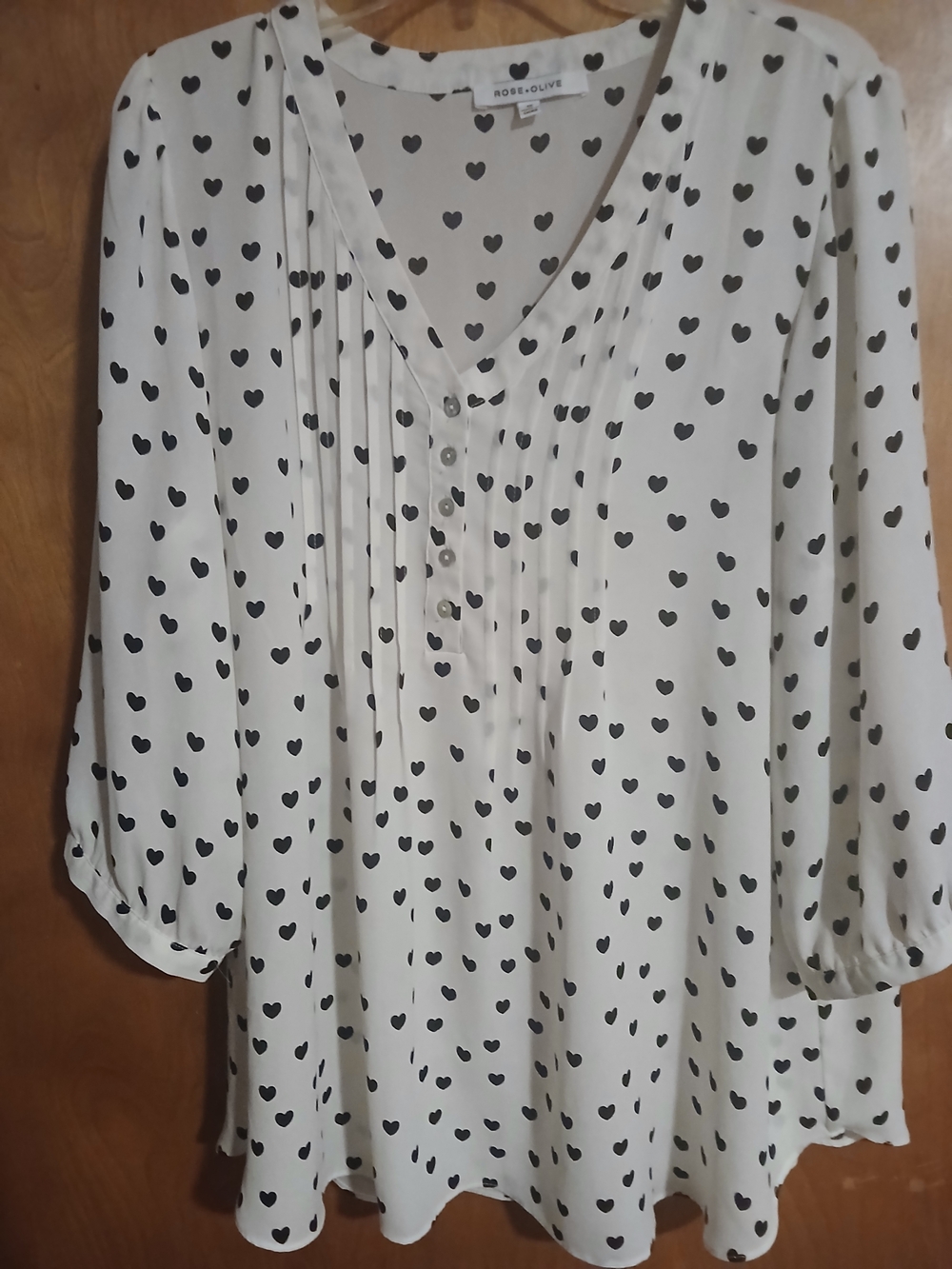 Women's Rose & Olive White V-Neck Heart Print Blouse